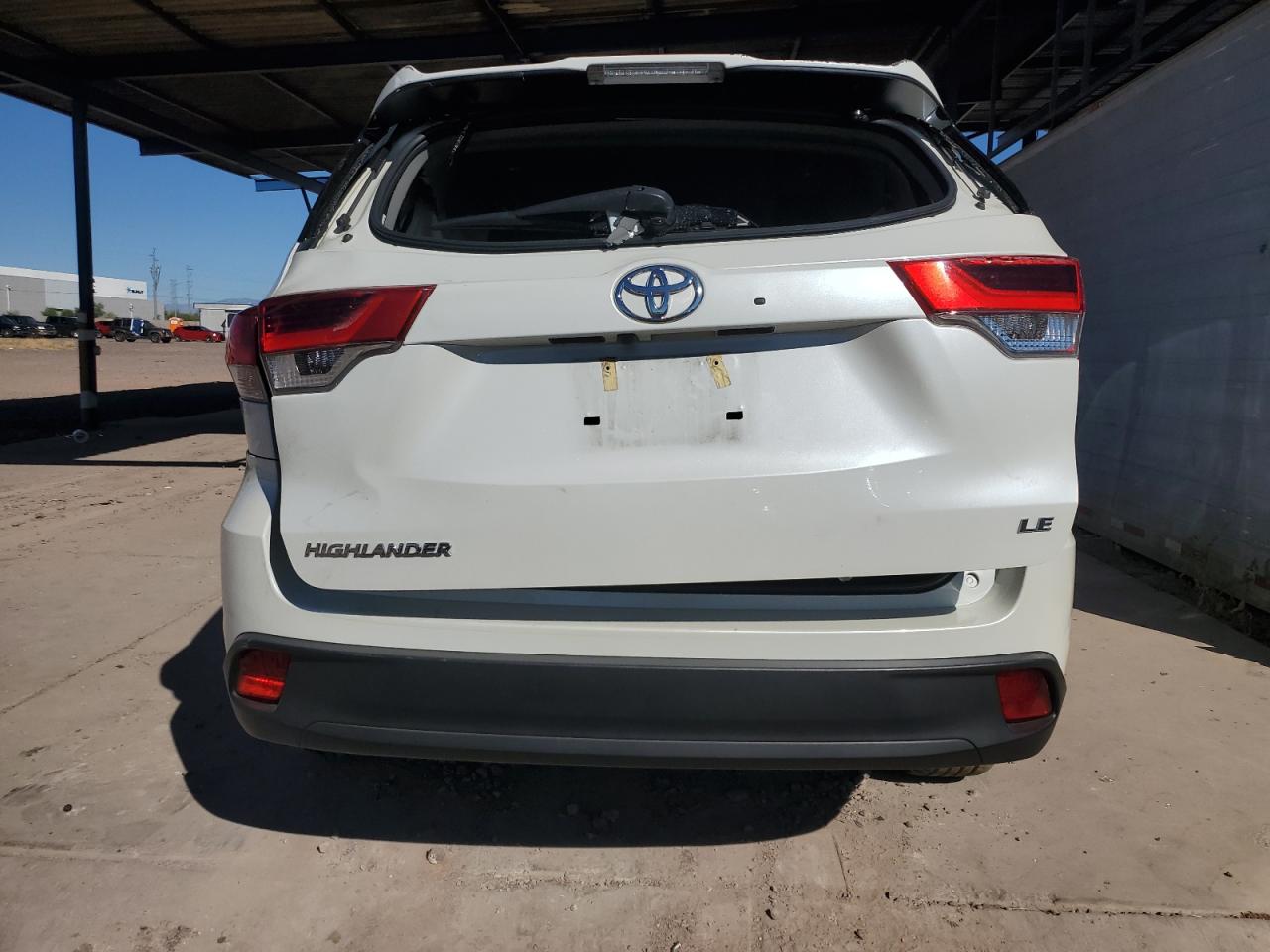 5TDZZRFH0KS329439 2019 Toyota Highlander Le