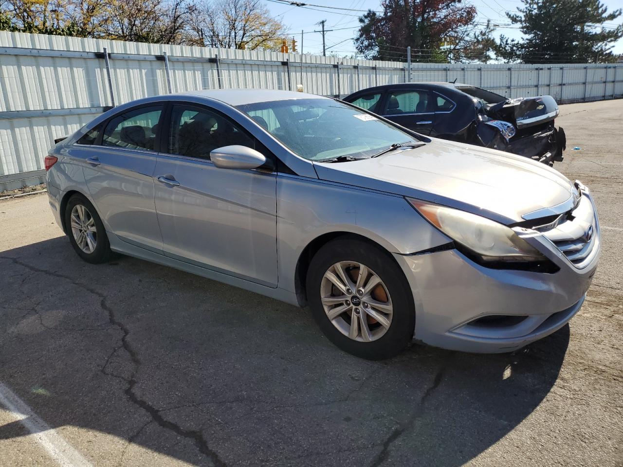 2011 Hyundai Sonata - Image 4