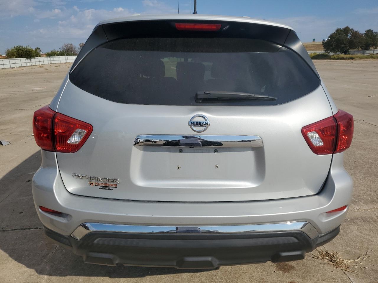 2018 Nissan Pathfinder S VIN: 5N1DR2MN2JC669875 Lot: 76693994