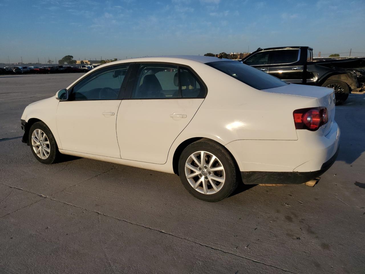 2010 Volkswagen Jetta - Image 2