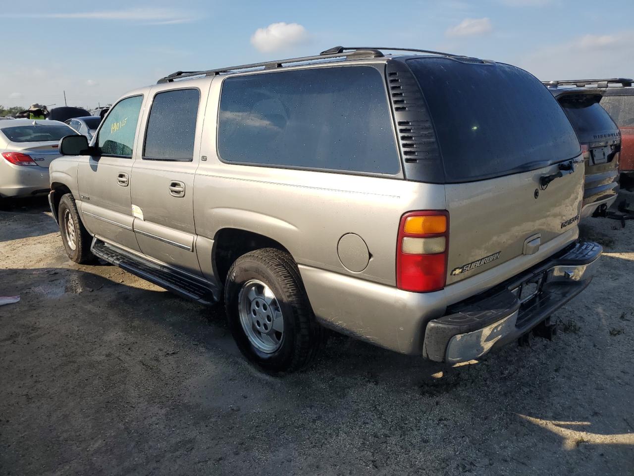 2000 Chevrolet Suburban - Image 2