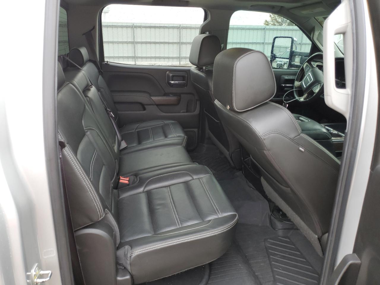 2017 GMC Sierra - Image 10
