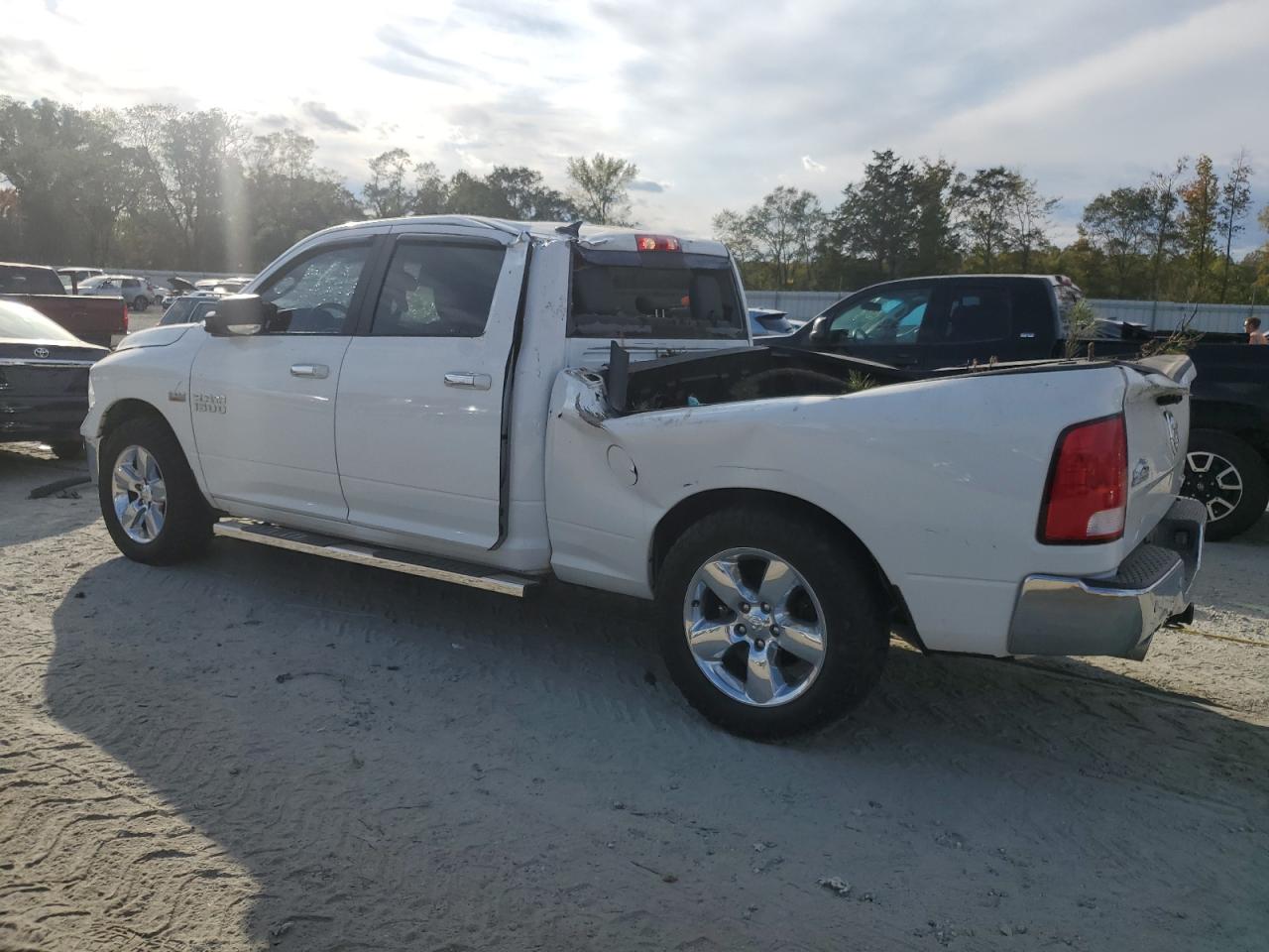 VIN 1C6RR6TT0JS118813 2018 RAM 1500 no.2