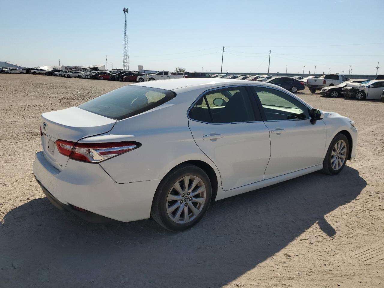 VIN JTNB11HK9J3024066 2018 TOYOTA CAMRY no.3