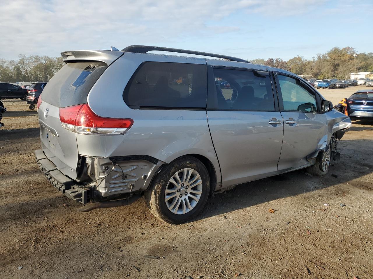 2012 Toyota Sienna - Image 3