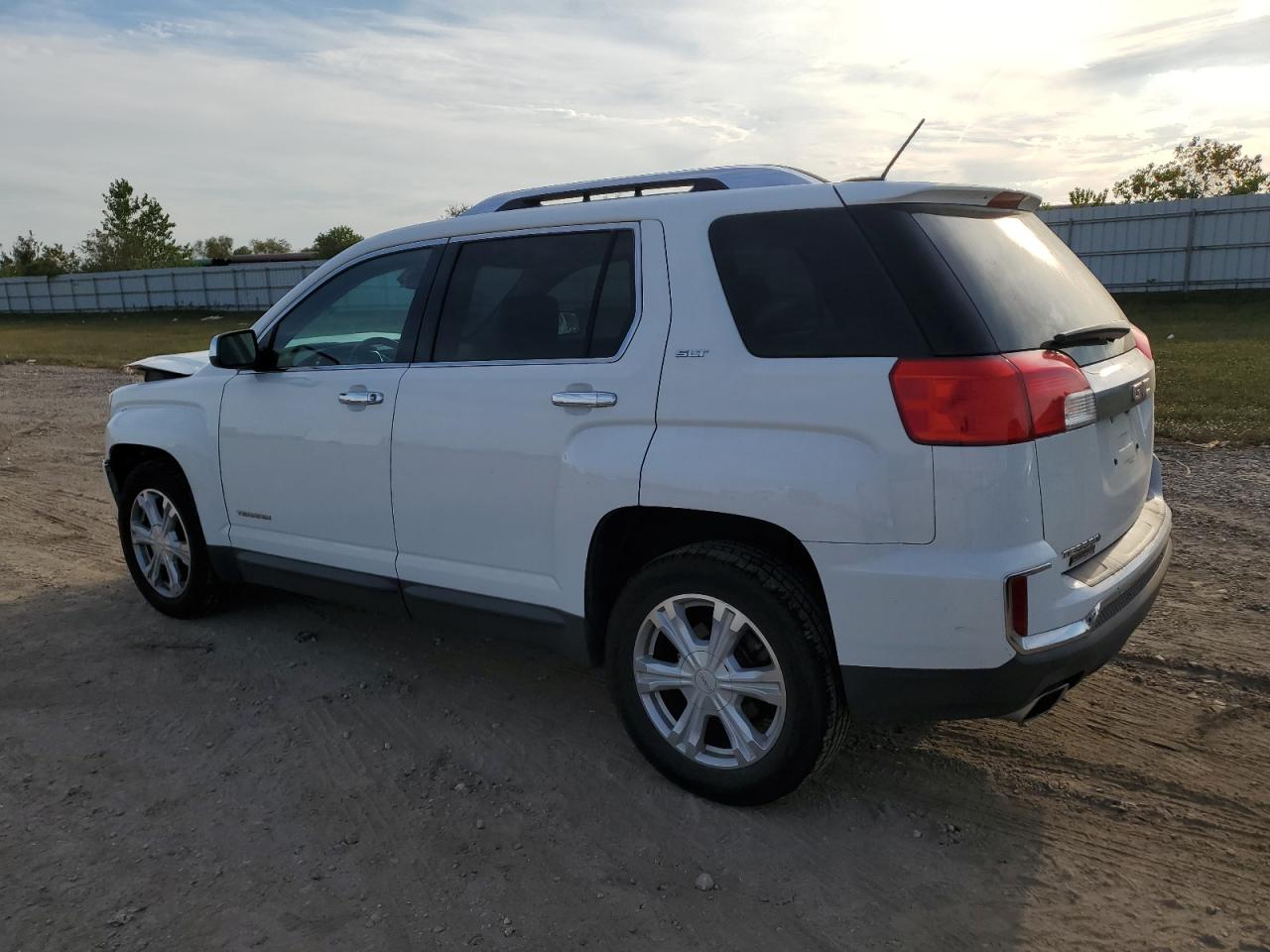 2016 GMC Terrain - Image 2