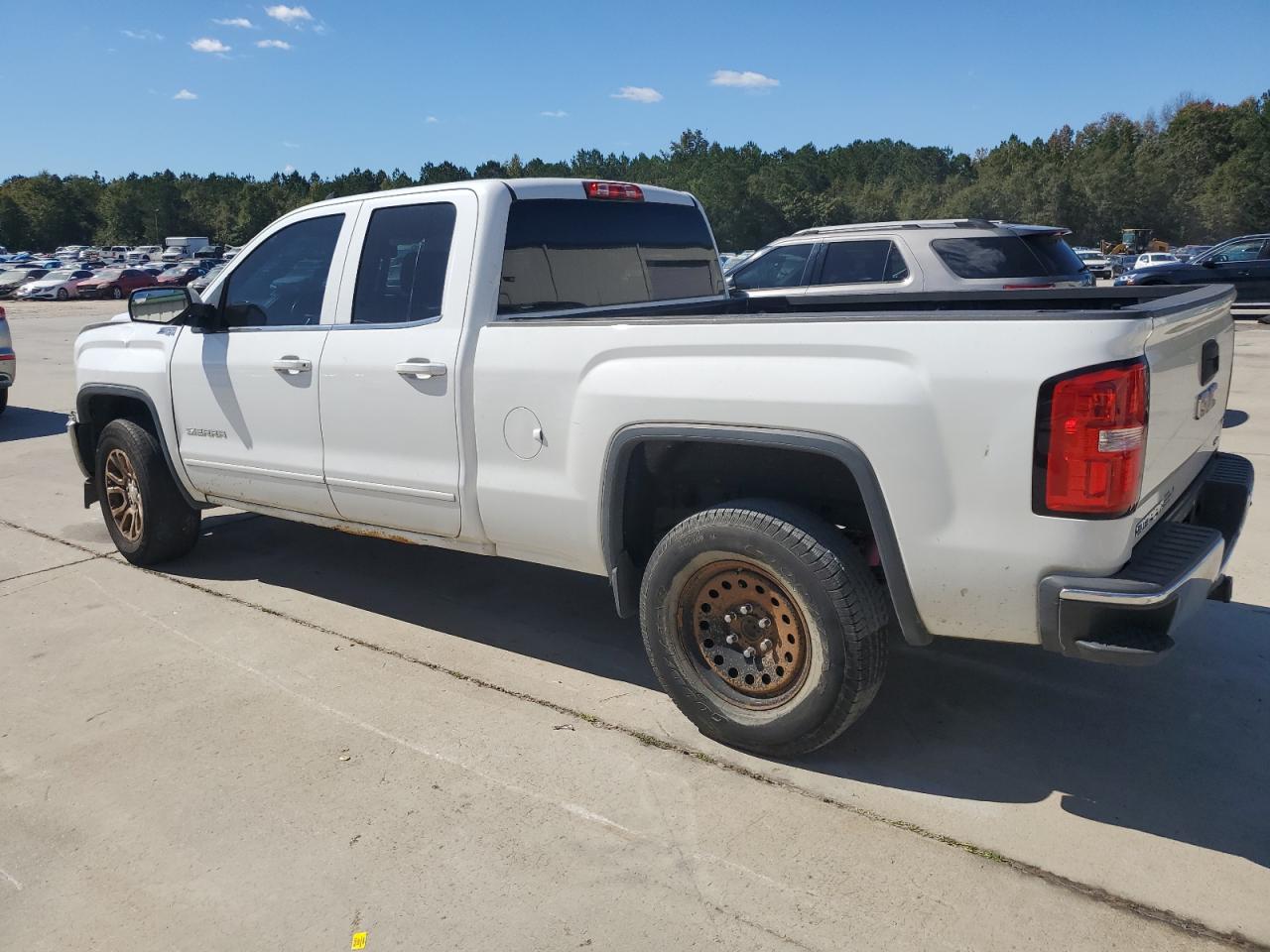 2015 GMC Sierra - Image 2