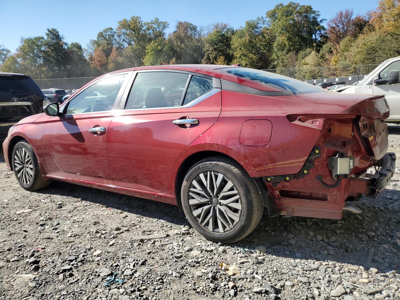 2024 Nissan Altima - Image 2