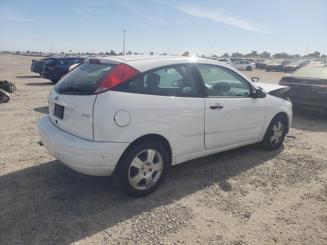 2005 Ford Focus - Image 3