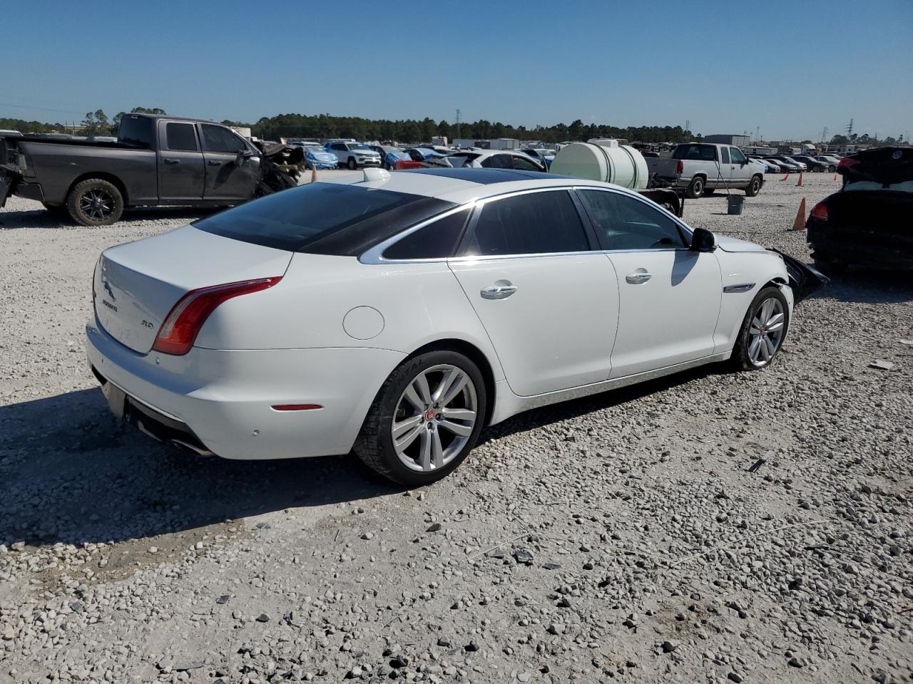 VIN SAJWA2G79G8W00955 2016 JAGUAR XJ no.3