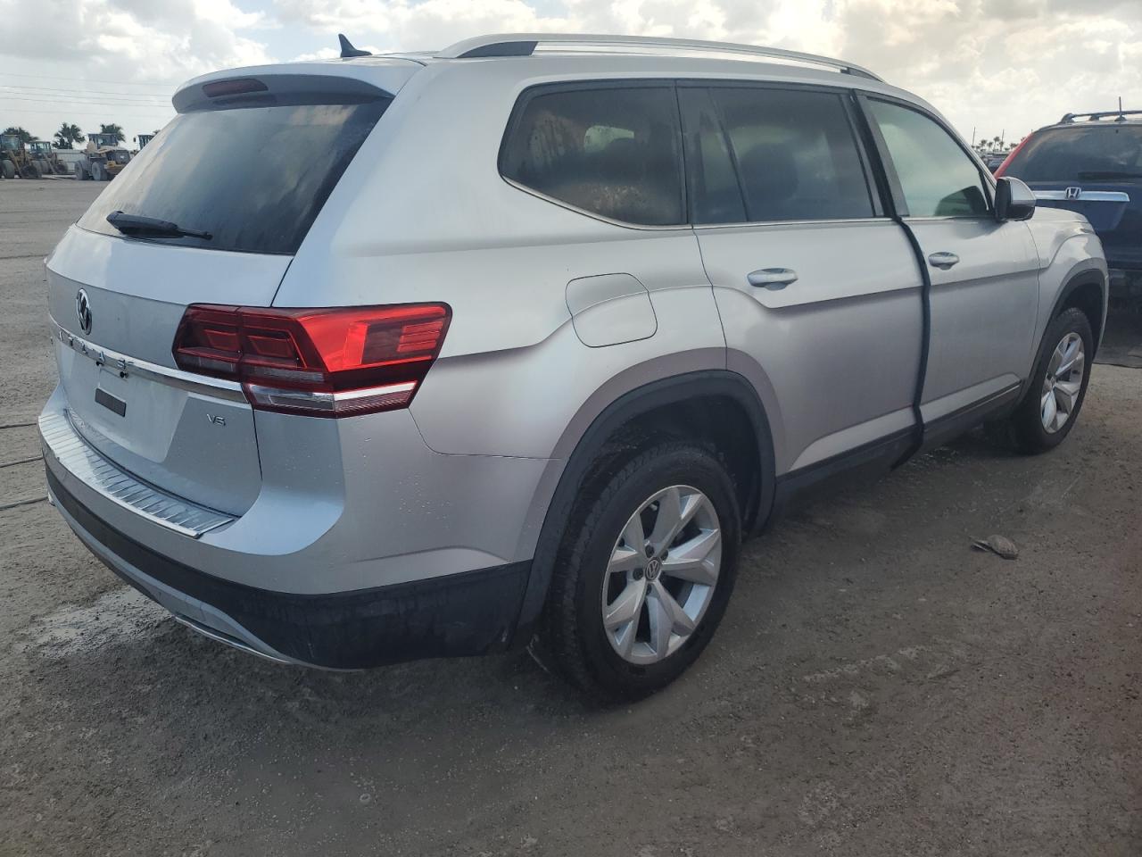 2018 Volkswagen Atlas - Image 3