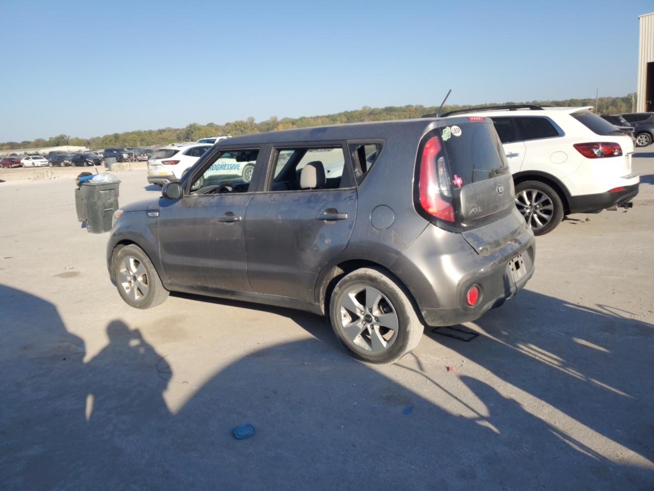 VIN KNDJN2A2XJ7608201 2018 KIA SOUL no.2