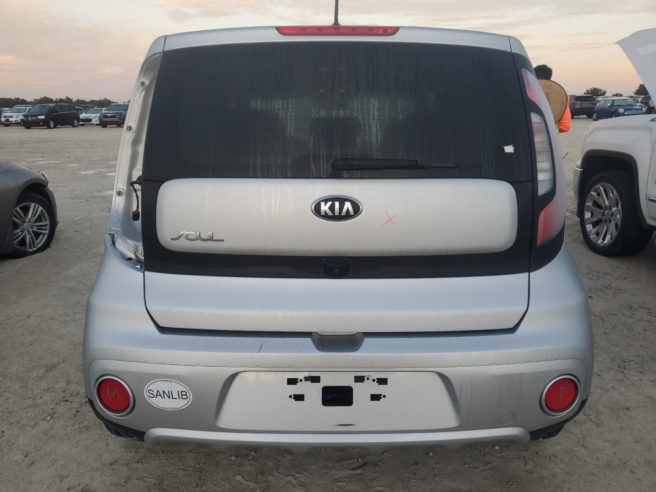 KNDJP3A55J7597389 2018 Kia Soul +