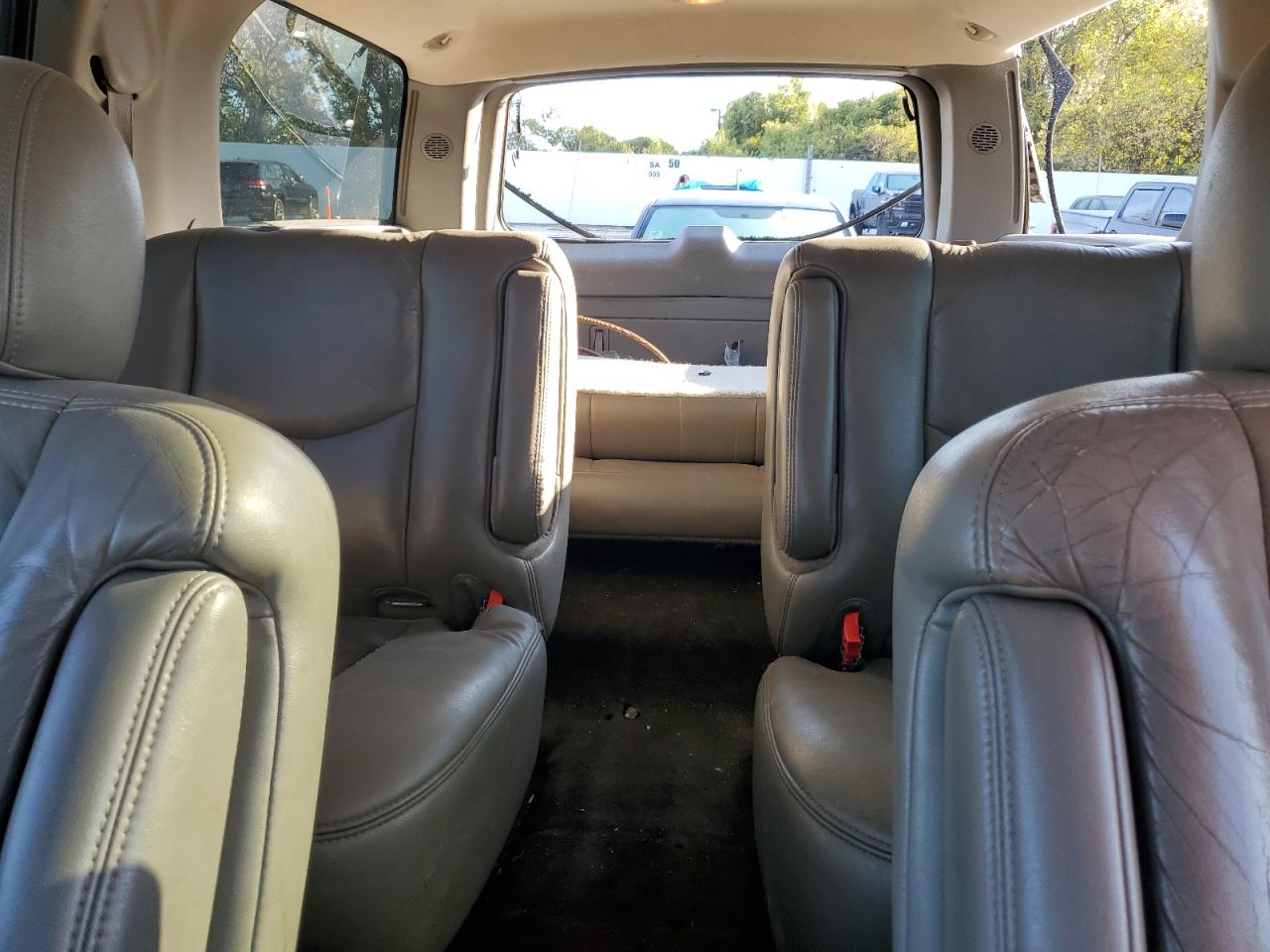 2005 GMC Yukon - Image 10