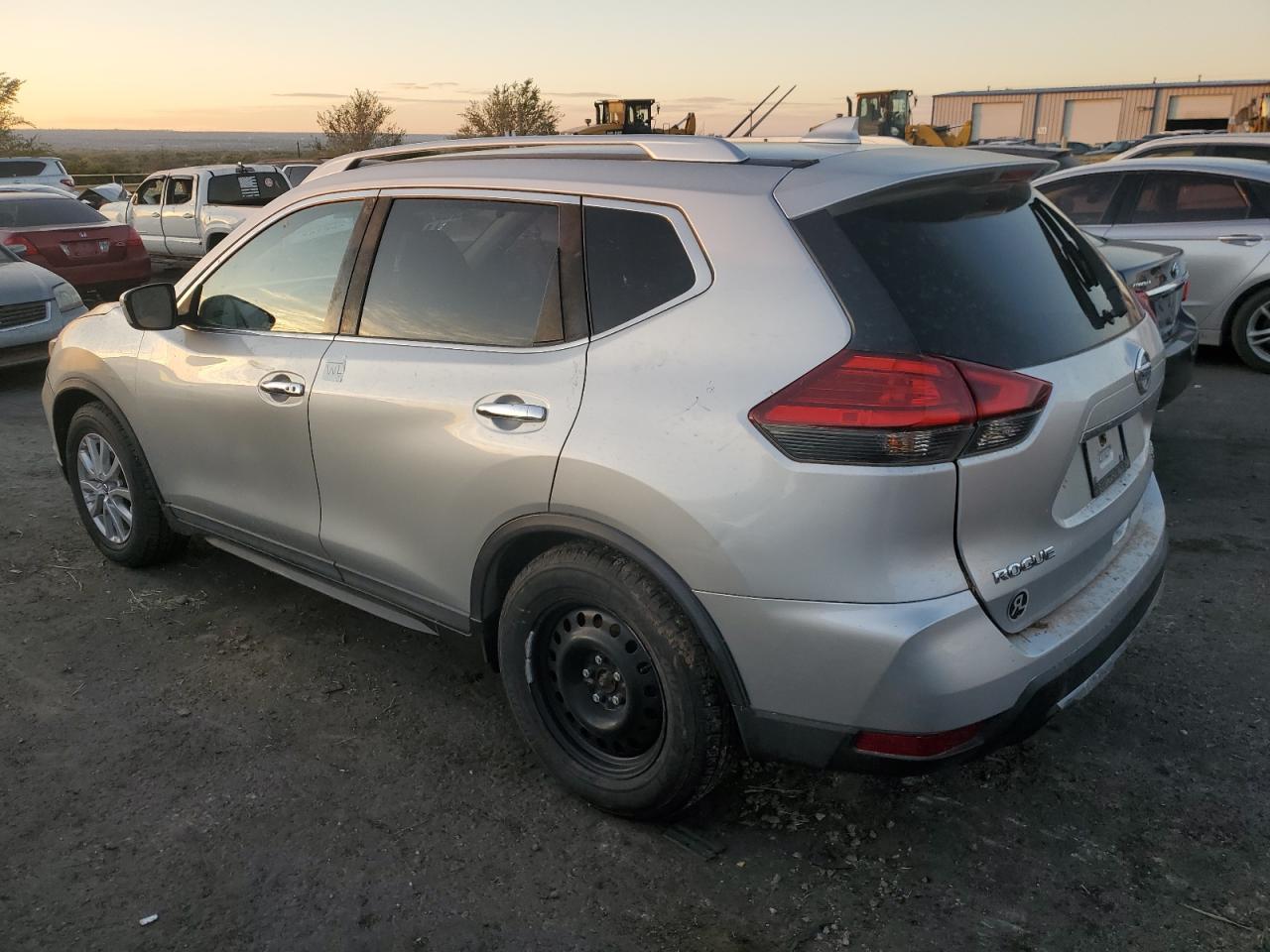 2017 Nissan Rogue - Image 2