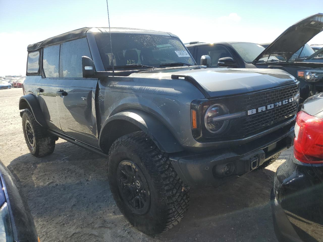 2023 Ford Bronco - Image 4