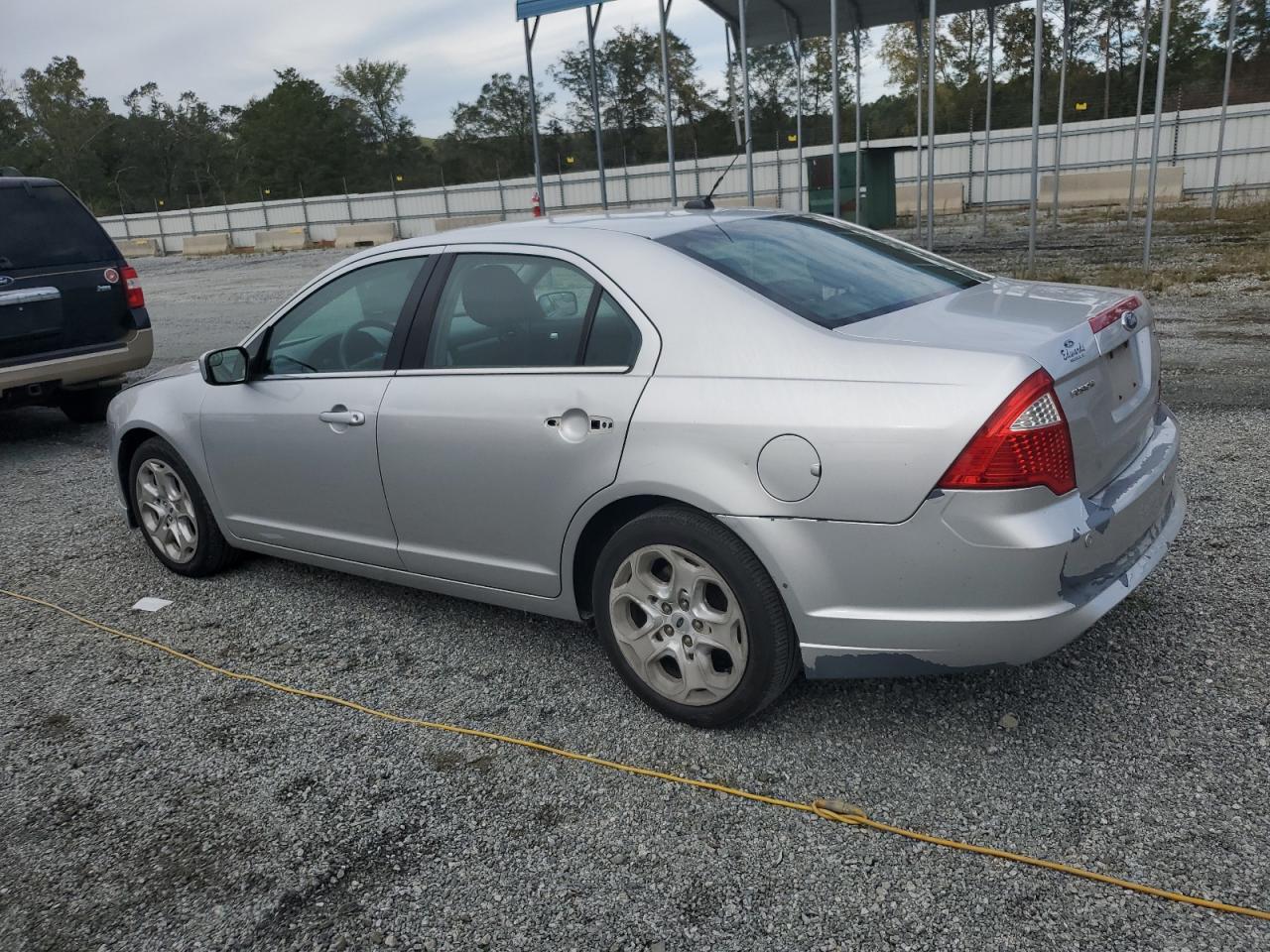 2011 Ford Fusion - Image 2