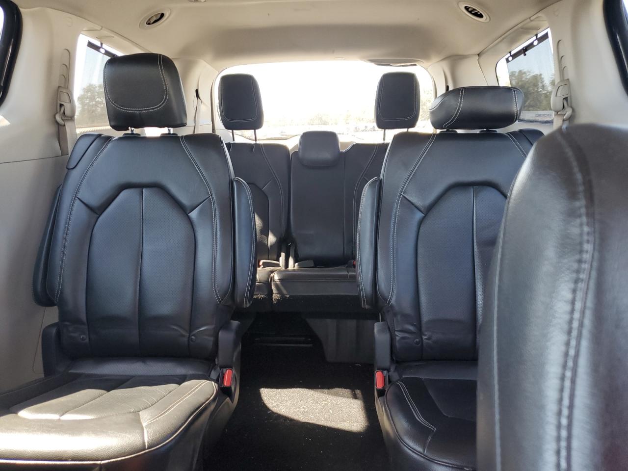 2022 Chrysler Pacifica - Image 10