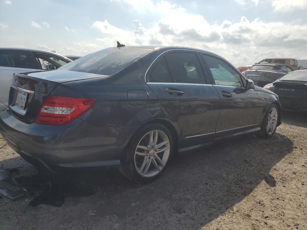 VIN WDDGF4HB7DR241572 2013 MERCEDES-BENZ C-CLASS no.3