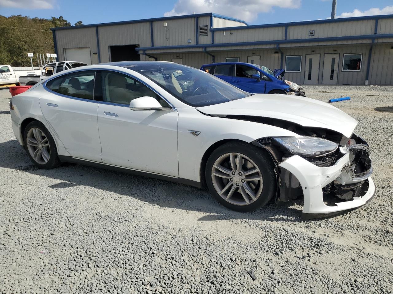 Фото: 5YJSA1H24FF090507 - 4