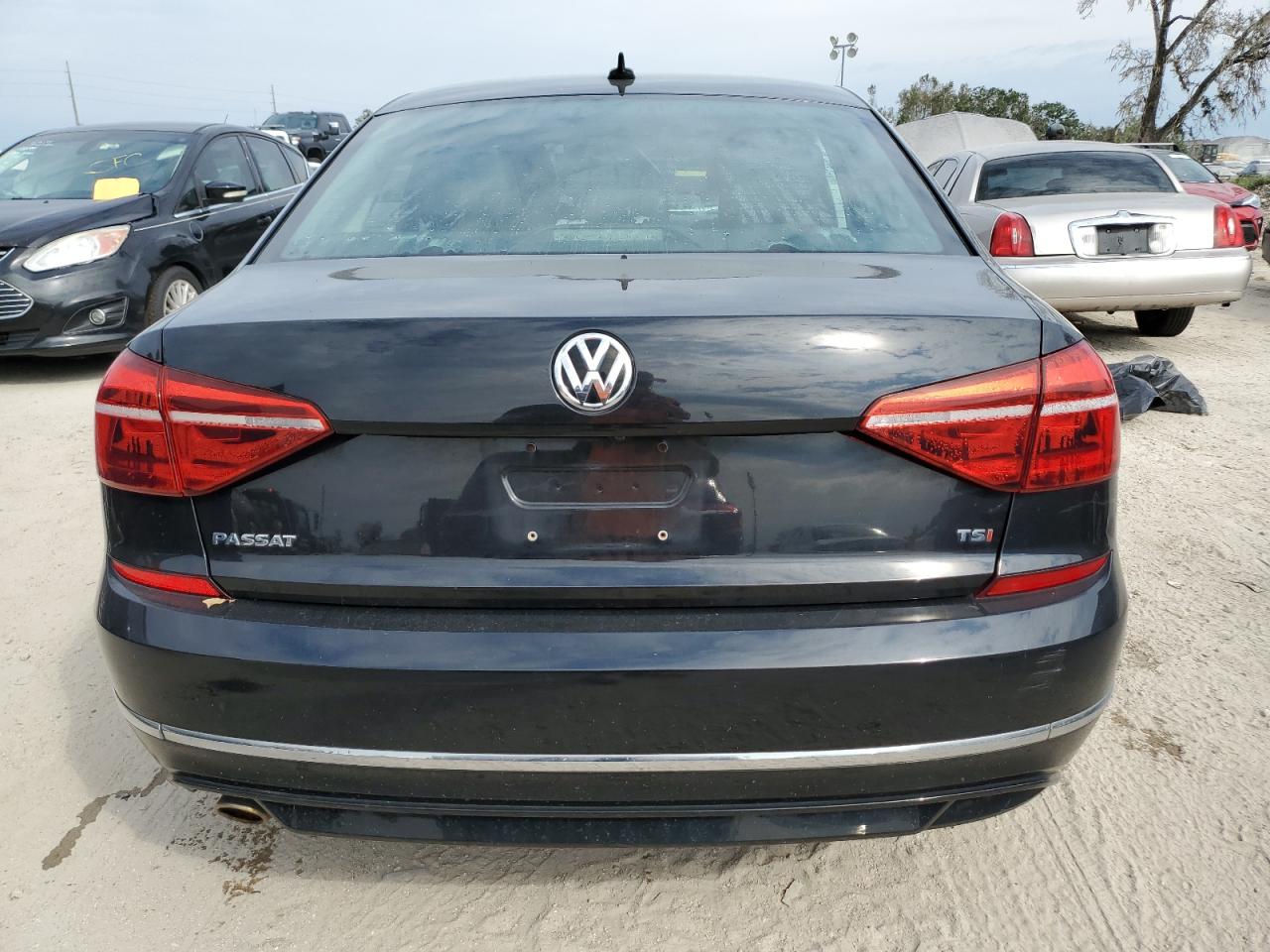 2018 Volkswagen Passat S VIN: 1VWAA7A3XJC033667 Lot: 76484854