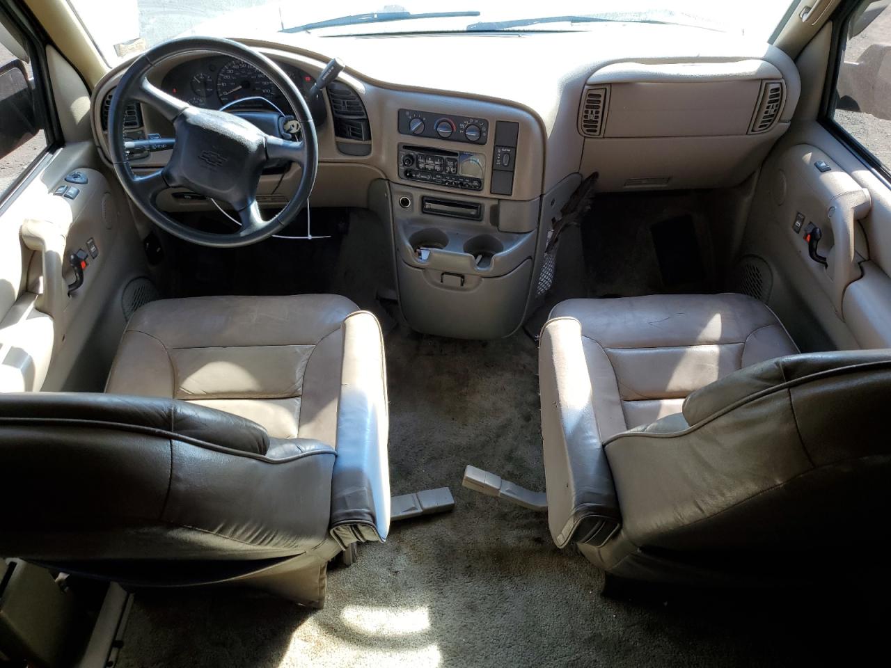 2002 Chevrolet Astro - Image 8