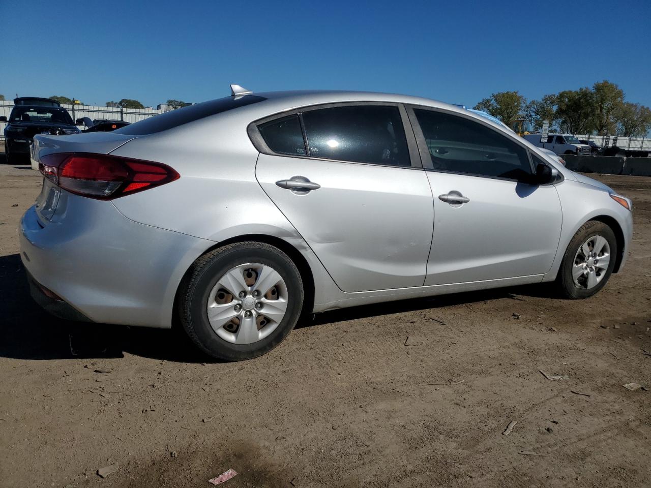 2017 Kia Forte - Image 3