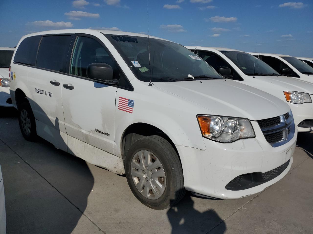 2019 Dodge Caravan - Image 4