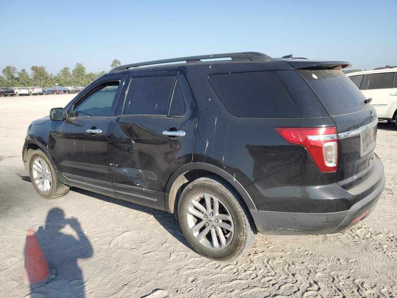 2015 Ford Explorer - Image 2