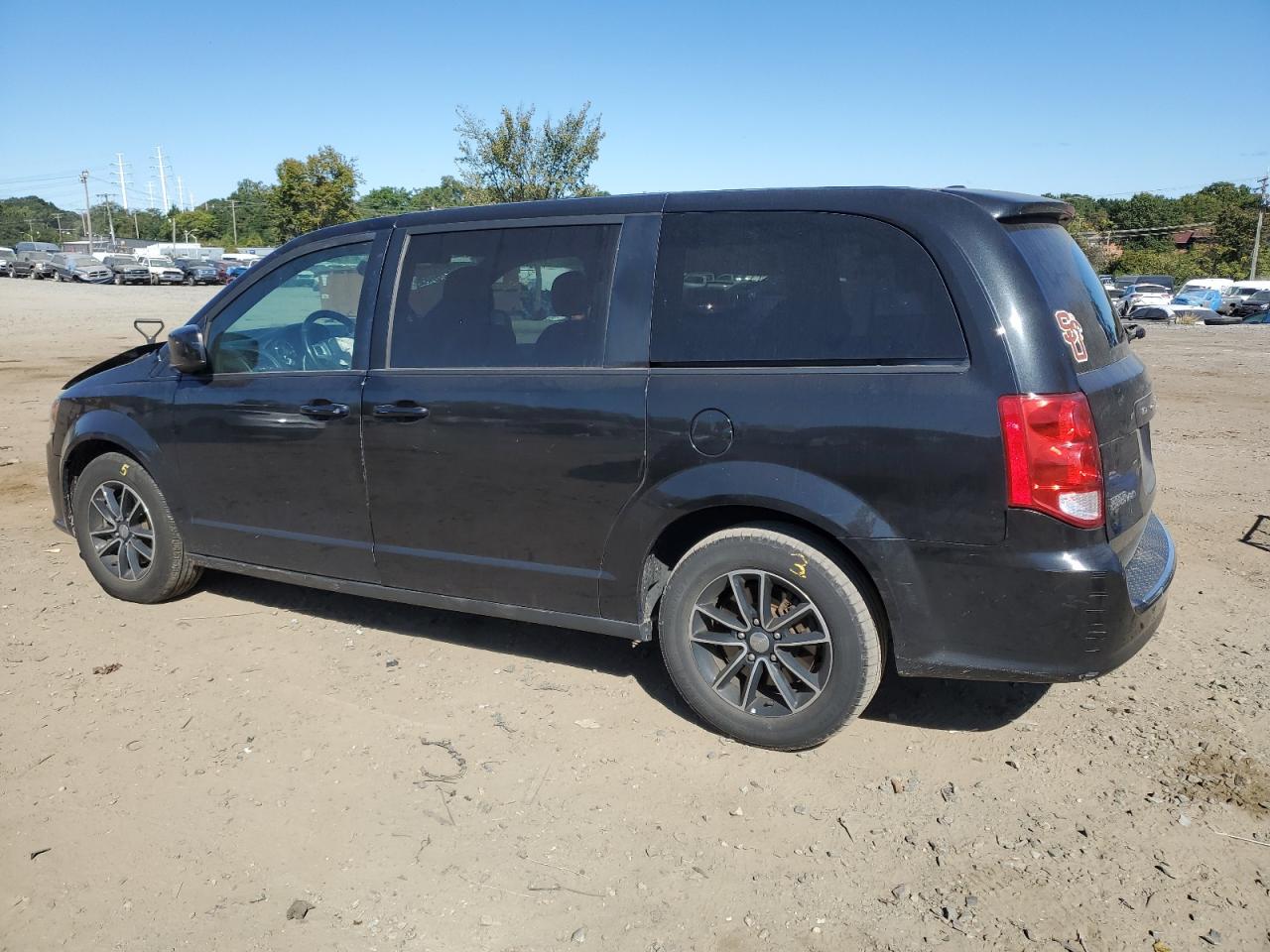 2018 Dodge Caravan - Image 2