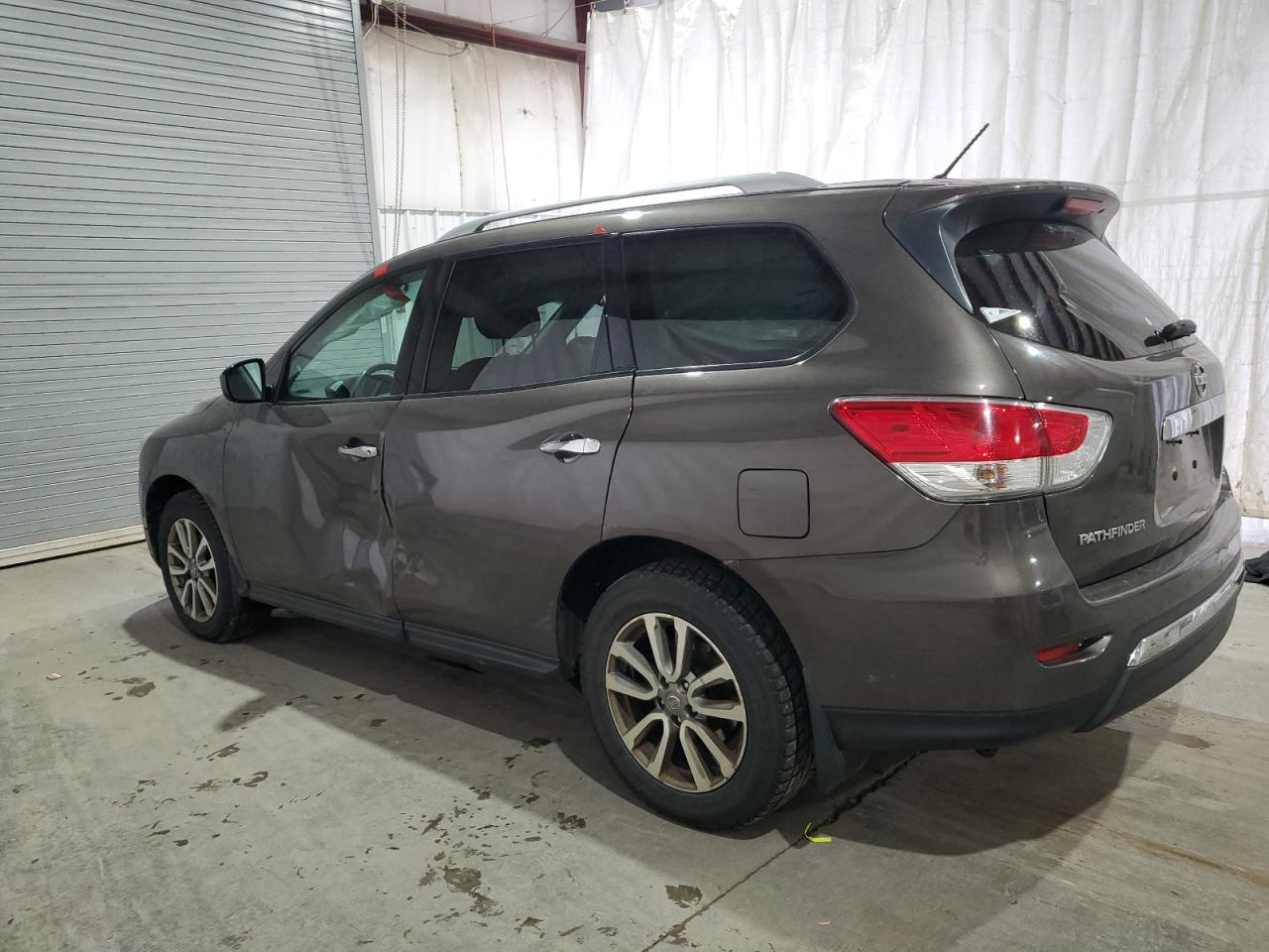 2016 Nissan Pathfinder - Image 2