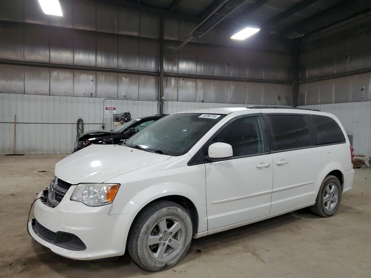 2013 Dodge Caravan - Image 1