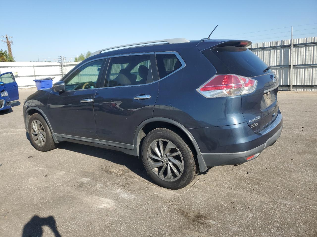 2015 Nissan Rogue - Image 2