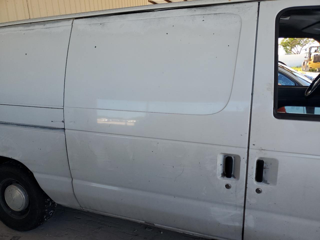 1FTRE14292HB60778 2002 Ford Econoline E150 Van