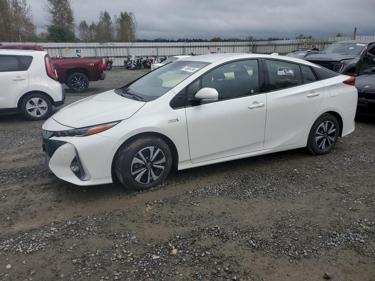 VIN JTDKARFP7J3070660 2018 TOYOTA PRIUS no.1