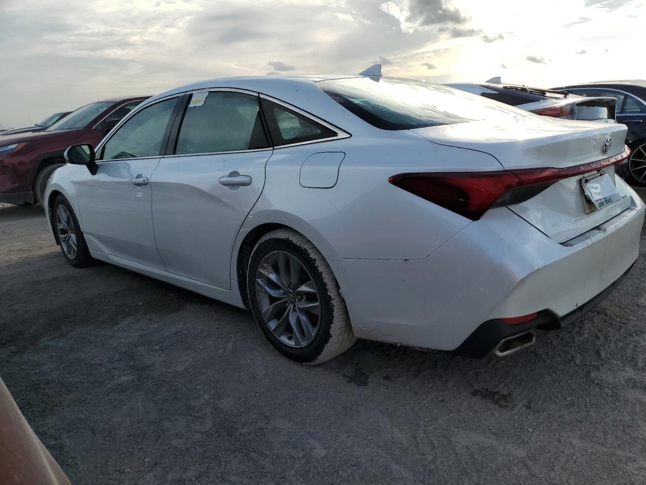 2020 Toyota Avalon - Image 2