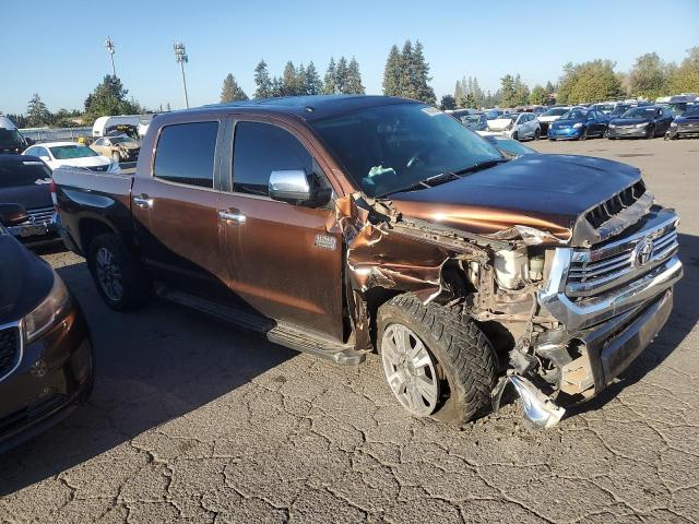 Pickups TOYOTA TUNDRA 2017 Brązowy