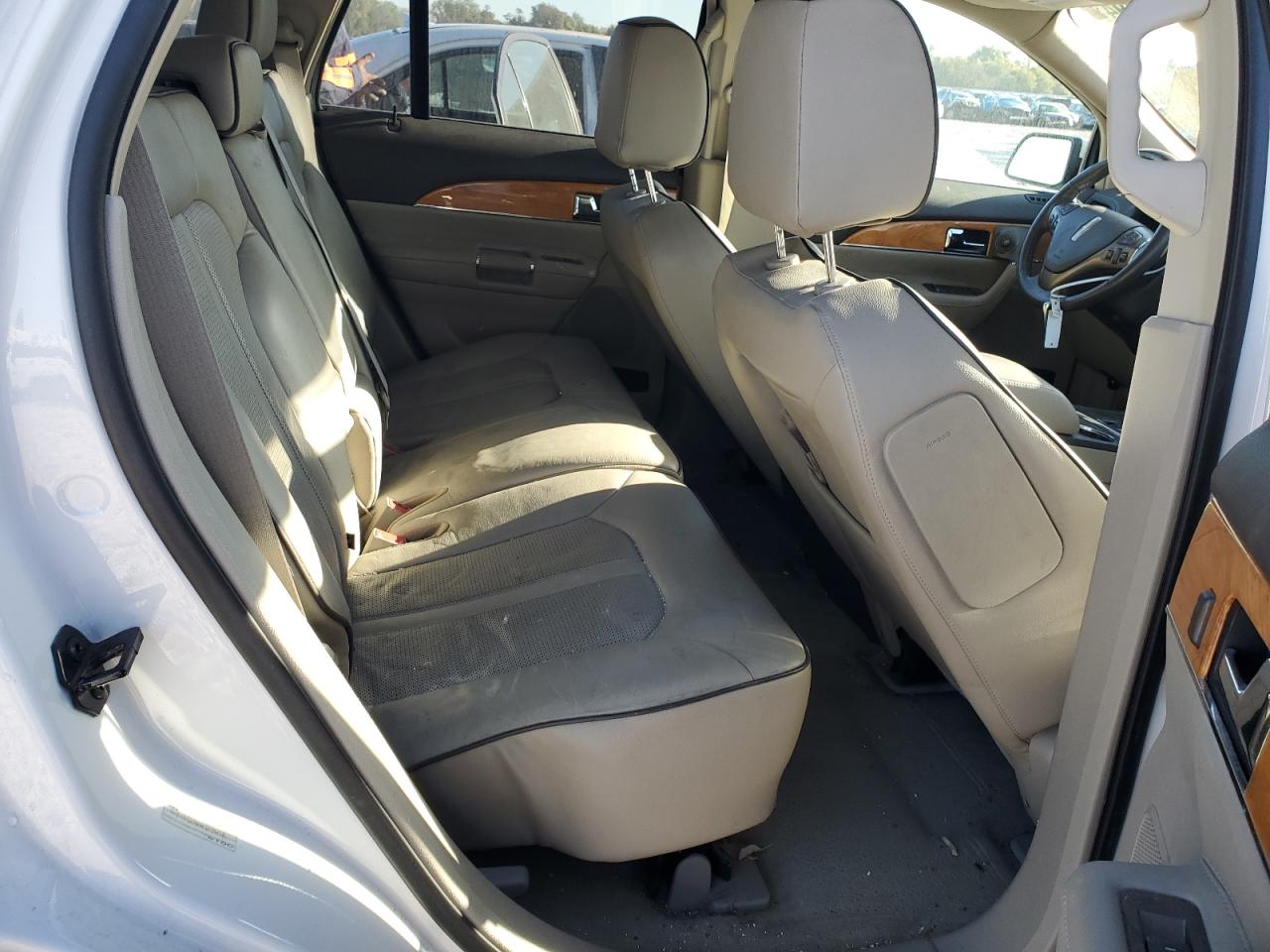 2014 Lincoln MKX - Image 10