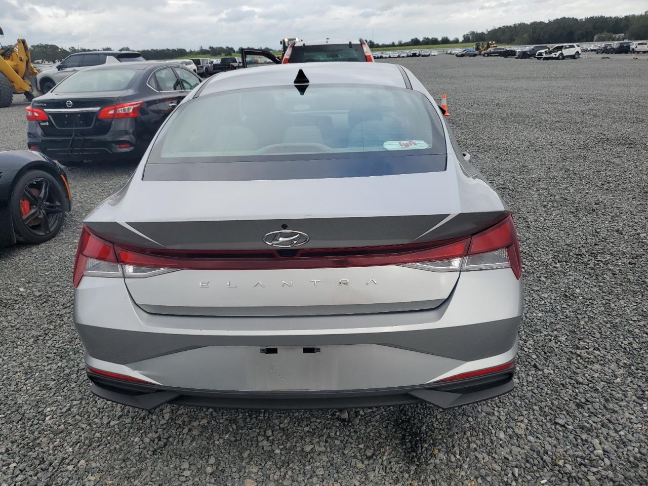 5NPLM4AGXNH077876 2022 Hyundai Elantra Sel