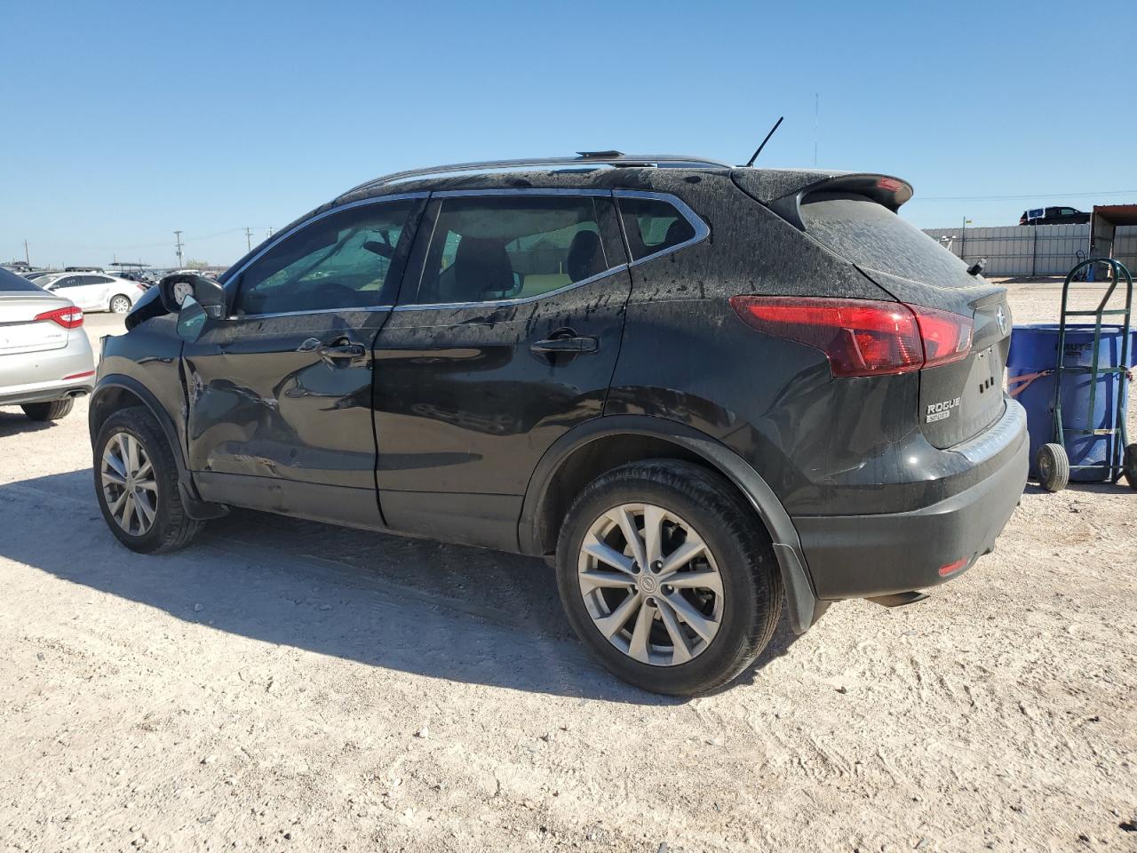 2018 Nissan Rogue - Image 2