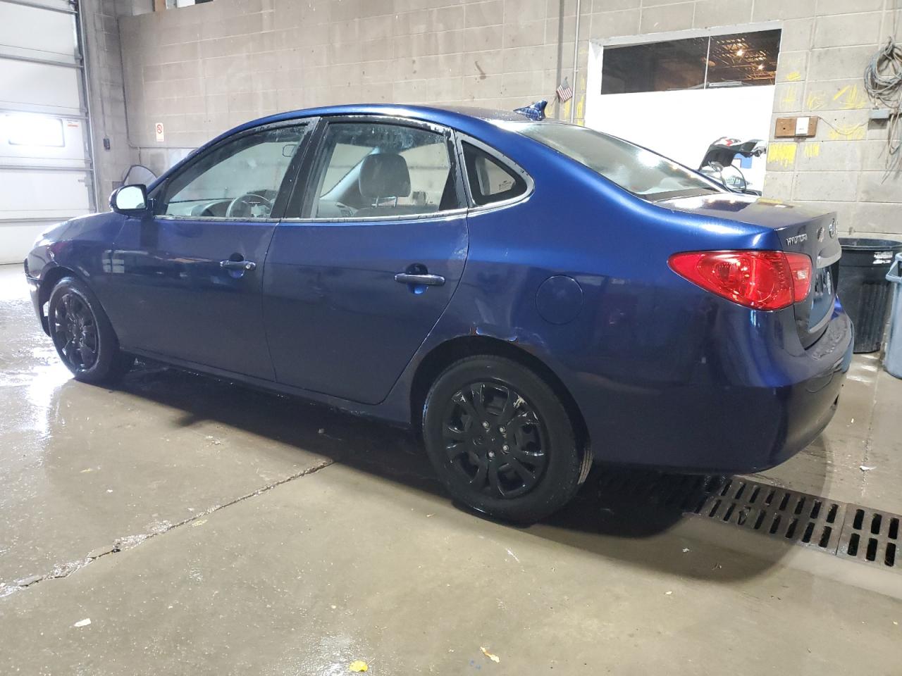 2010 Hyundai Elantra - Image 2