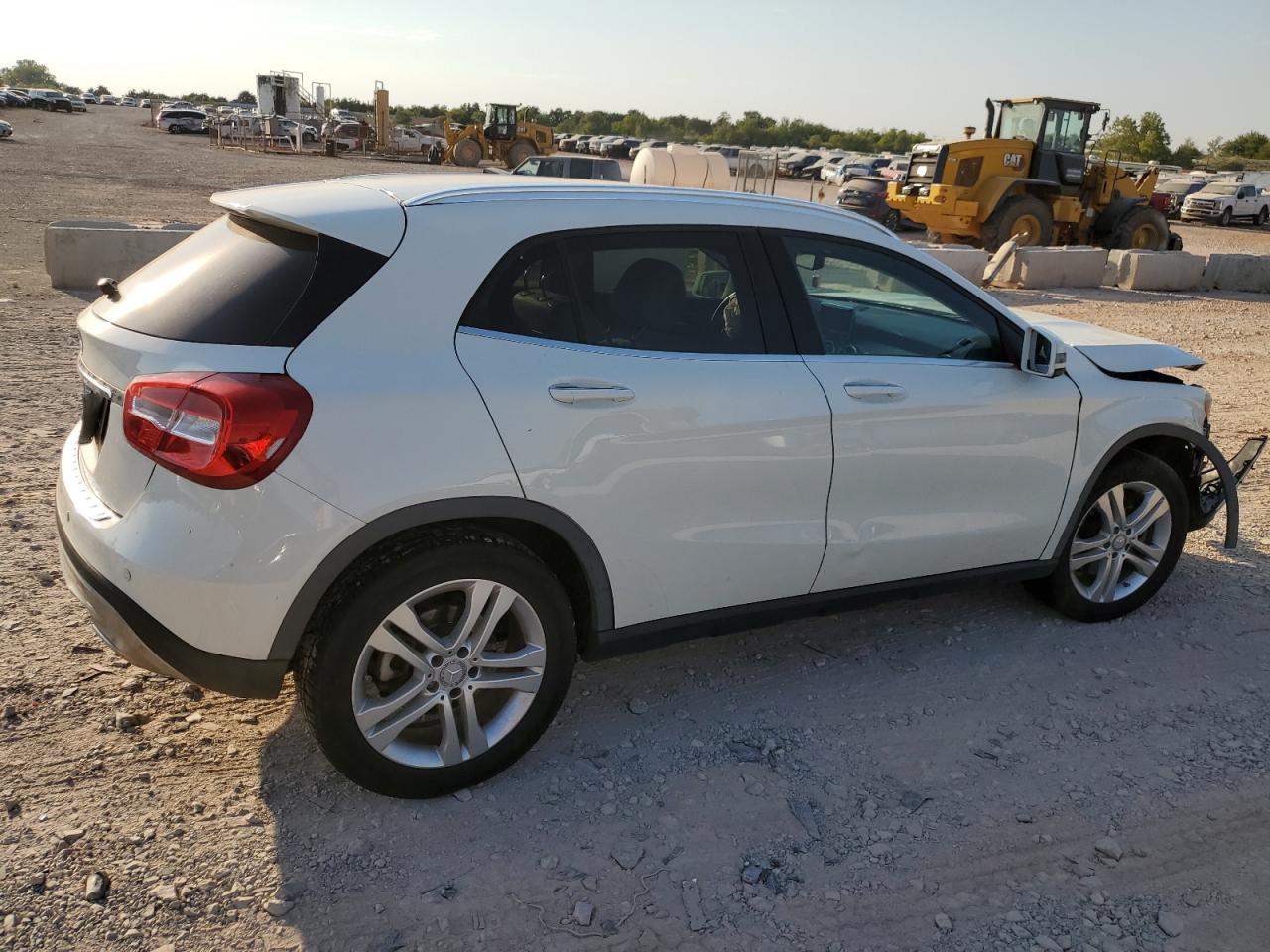 VIN WDCTG4EB1FJ177275 2015 MERCEDES-BENZ GLA-CLASS no.3