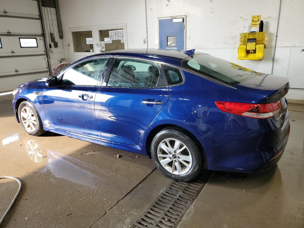 5XXGT4L36JG230757 2018 KIA OPTIMA - Image 2