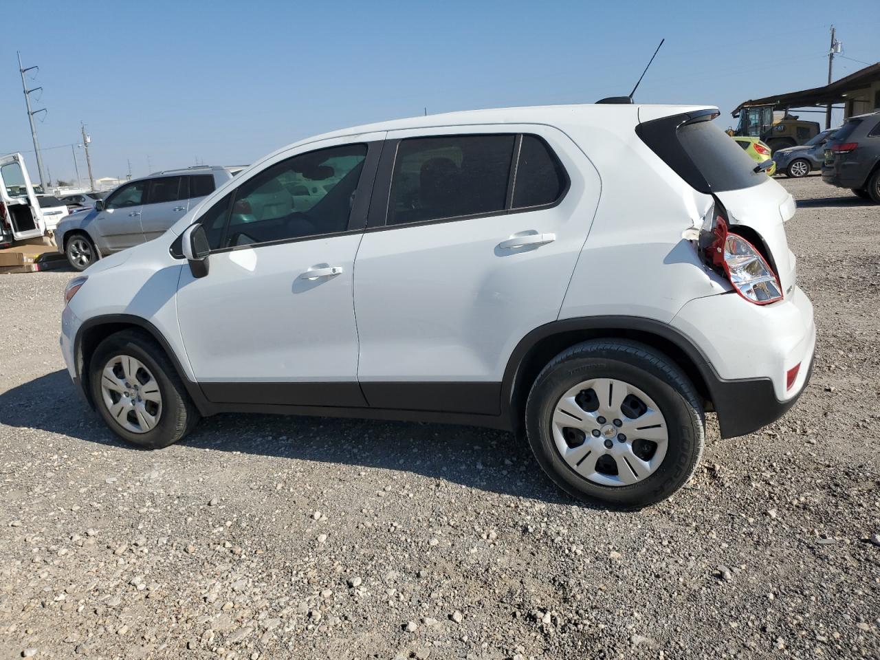 KL7CJKSB1HB261039 2017 CHEVROLET TRAX - Image 2