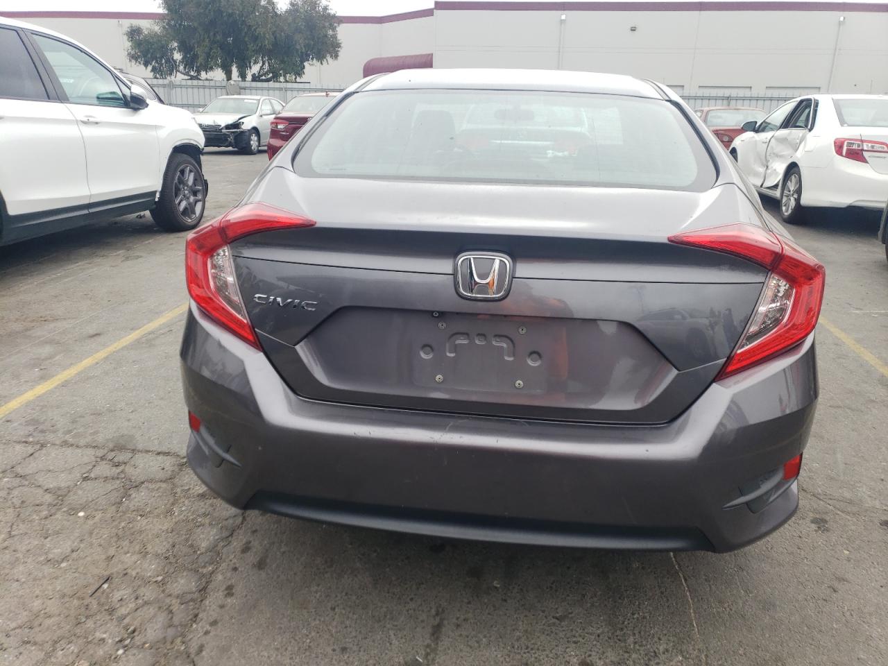 19XFC2F55HE204361 2017 Honda Civic Lx