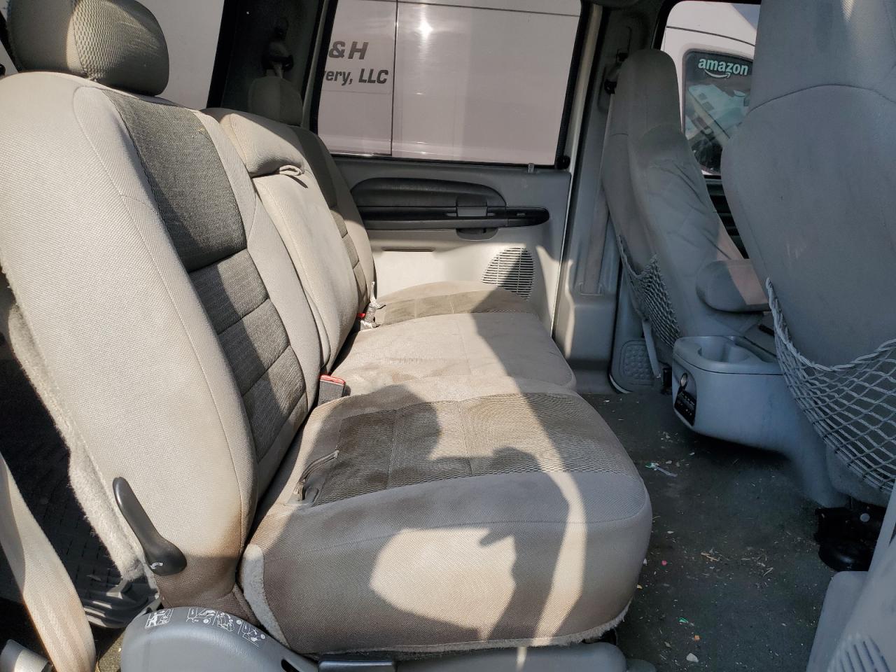 2005 Ford Excursion - Image 11