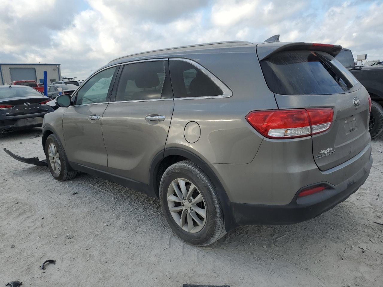 VIN 5XYPG4A39GG180478 2016 KIA SORENTO no.2