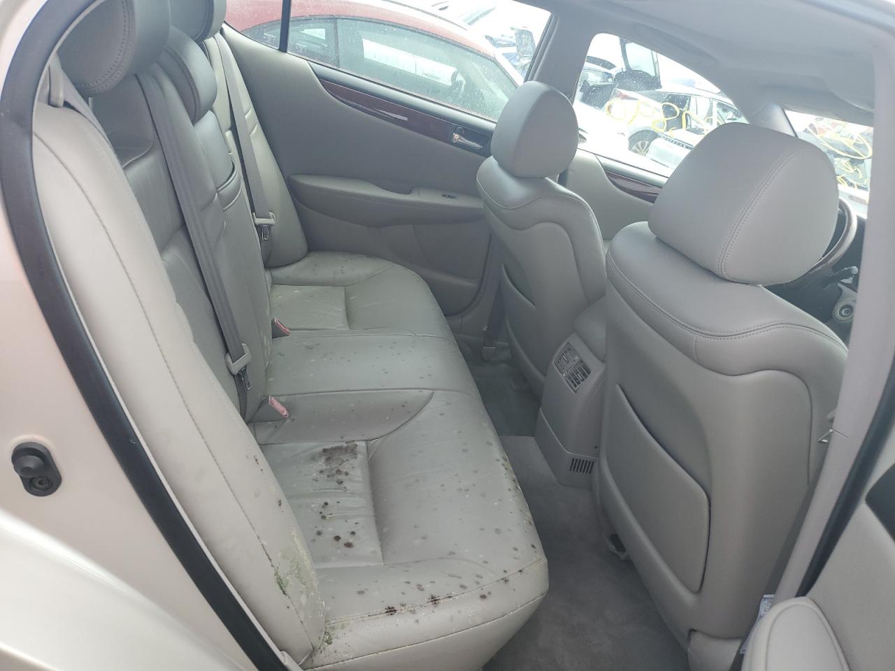 2002 Lexus ES - Image 10
