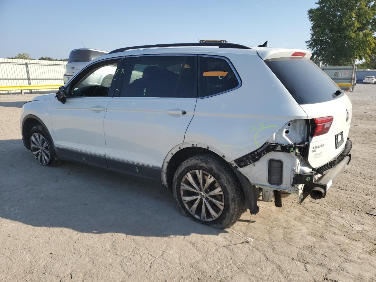2018 Volkswagen Tiguan - Image 2