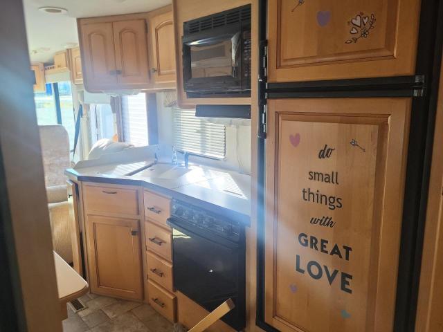 2004 WORKHORSE CUSTOM CHASSIS MOTORHOME CHASSIS W22